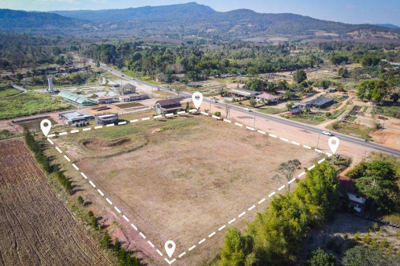 ¿se puede construir en un terreno rustico?