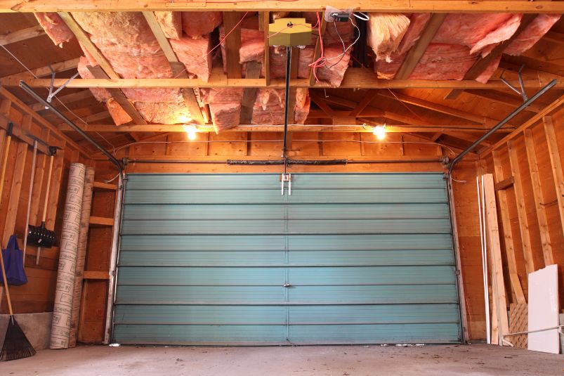 Cubierta con vigas de madera garaje