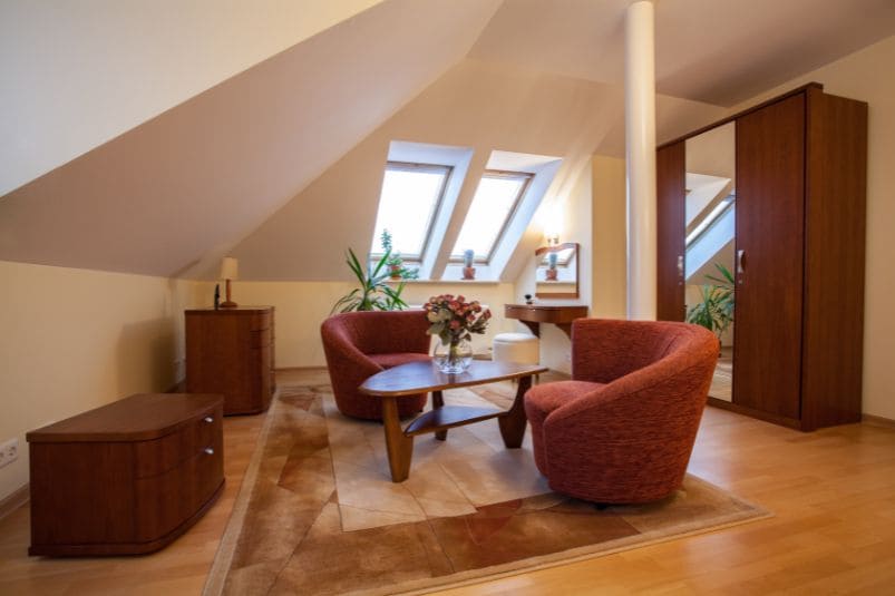 Decorar buhardilla de techo bajo