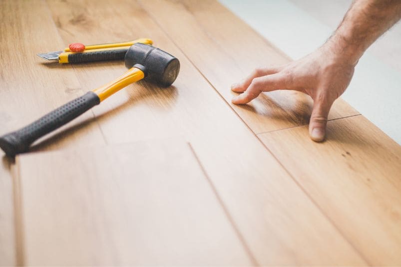 Empezar a colocar suelo laminado